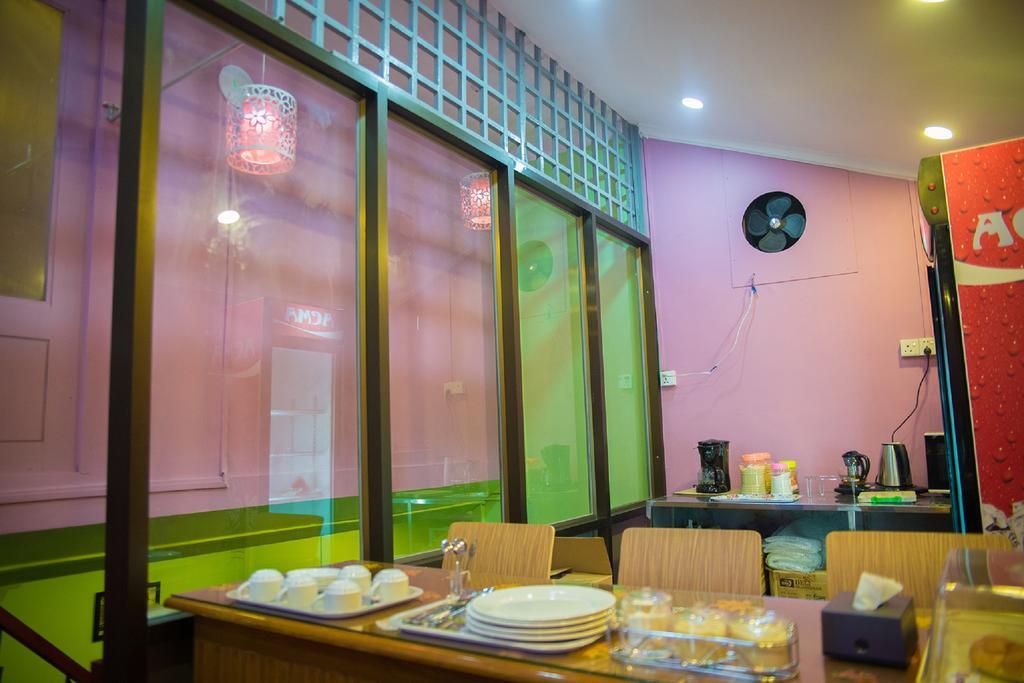The Sat Yangon Hostel Eksteriør bilde