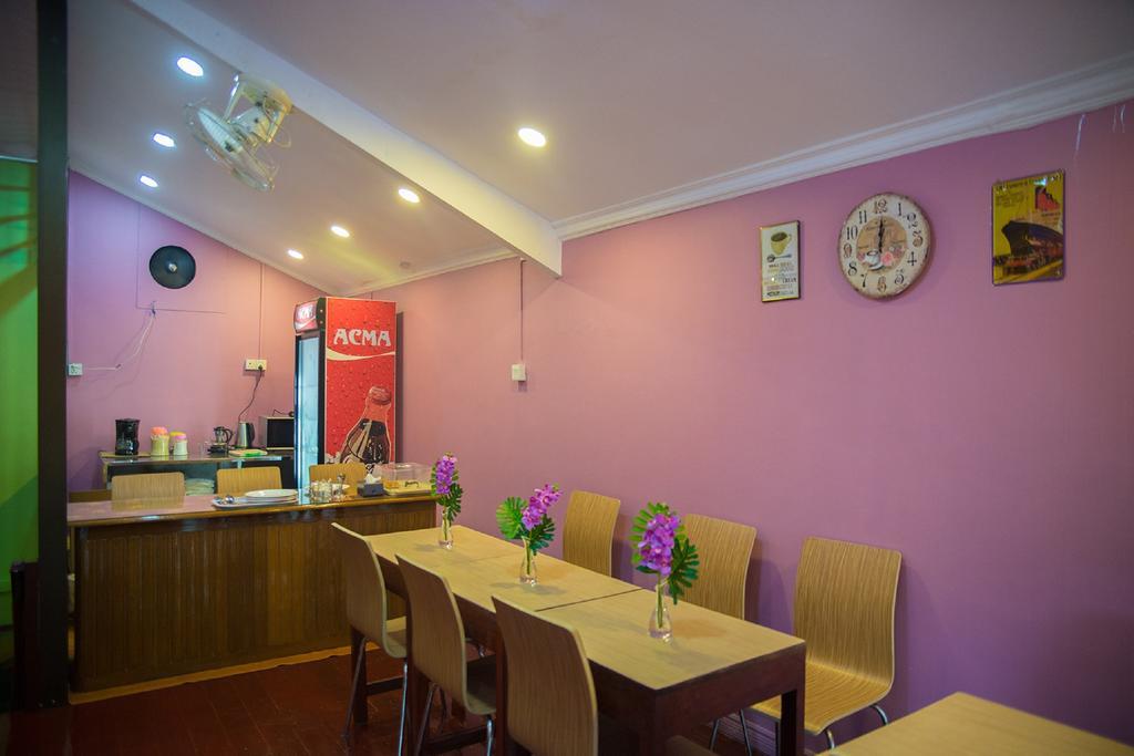 The Sat Yangon Hostel Eksteriør bilde
