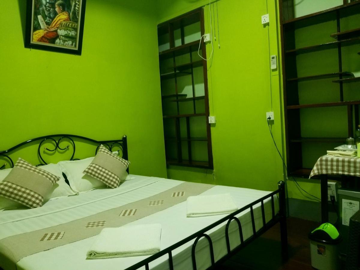 The Sat Yangon Hostel Eksteriør bilde